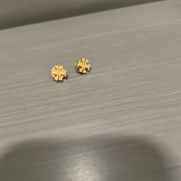 gold tory burch logo earrings - Picture 2 of 2